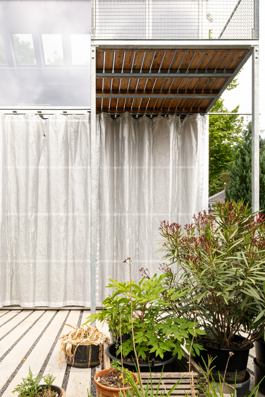 Außenliegender Sonnenschutz Vorhang Aluminium - Aretz Dürr Architektur Köln