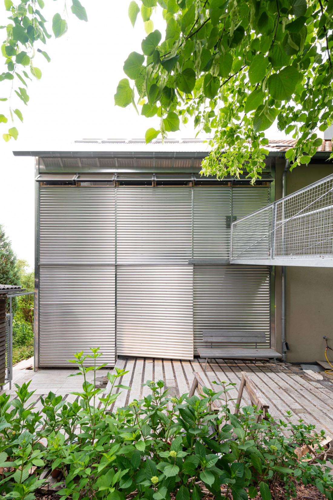 Aluminiumfassade Wellprofil auf Holzkonstruktion - Aretz Dürr Architektur Köln