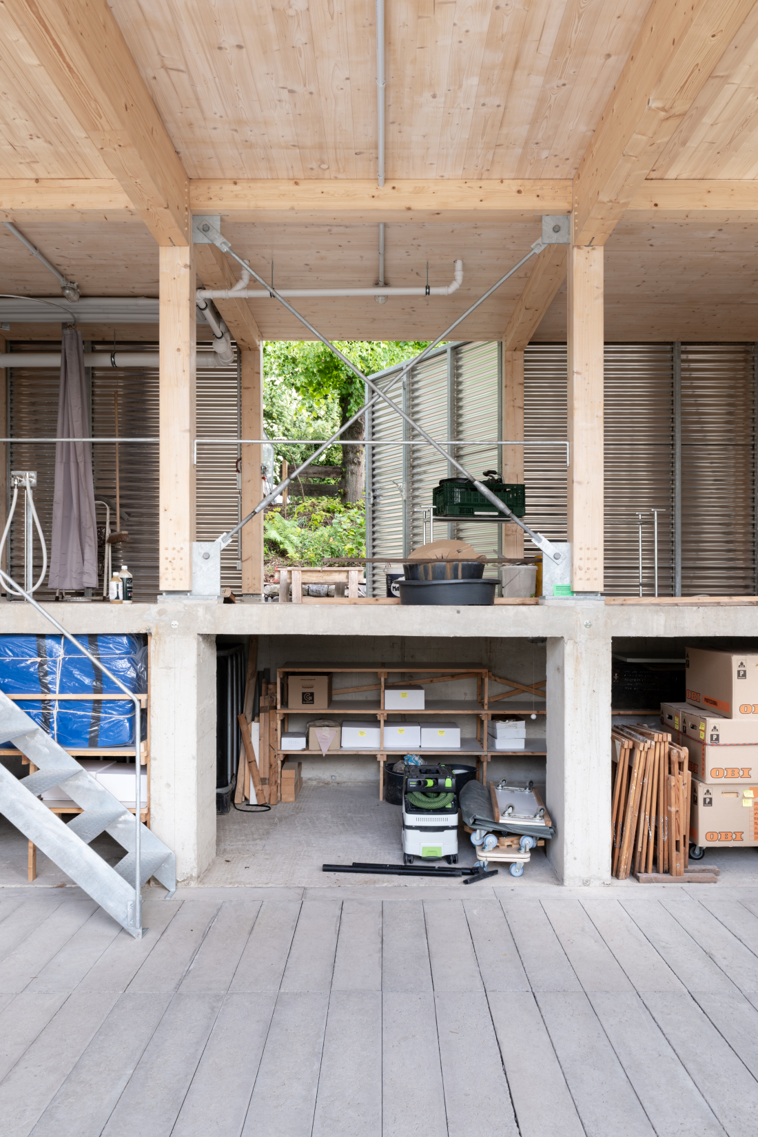 Holzskelett auf Betonsockel montiert - Aretz Dürr Architektur Köln