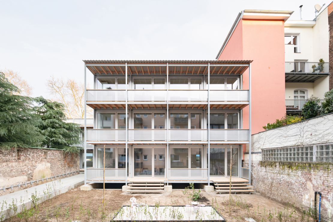 Nachverdichtung mit Holzmodulbau - Aretz Dürr Architektur Köln