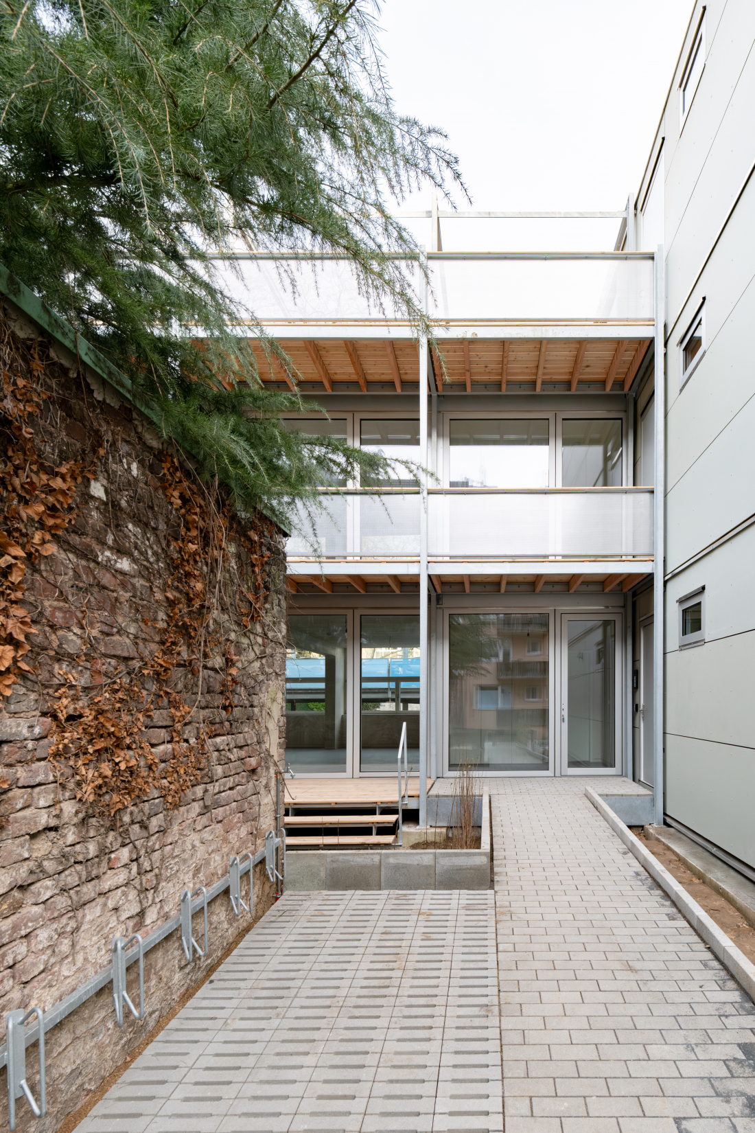 Glasfassade und Balkonanlage - Aretz Dürr Architektur Köln