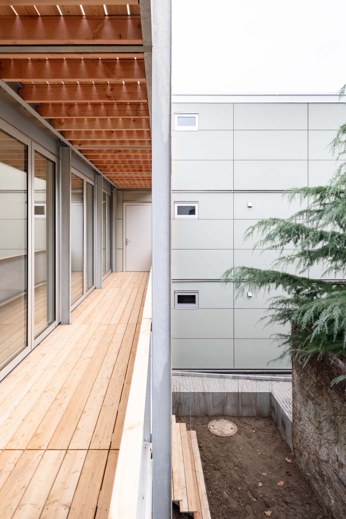 Laubengangerschließung im Holzmodulbau - Aretz Dürr Architektur Köln