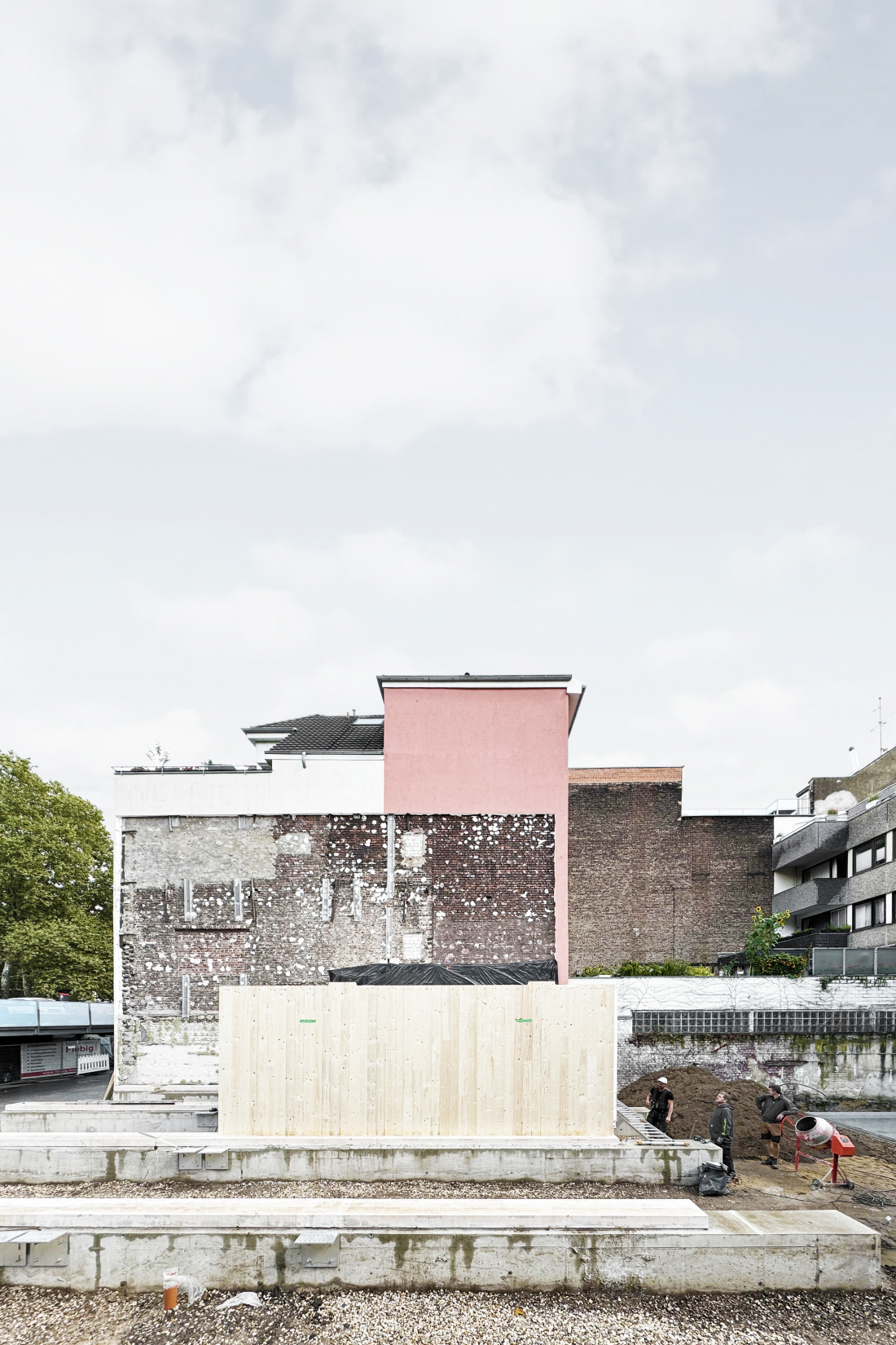 Montage Holzmodul auf Streifenfundamenten - Aretz Dürr Architektur Köln