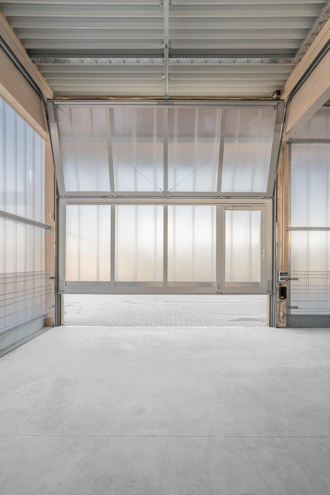 Sektionaltor Polycarbonat Lagerhalle - Aretz Dürr Architektur Köln