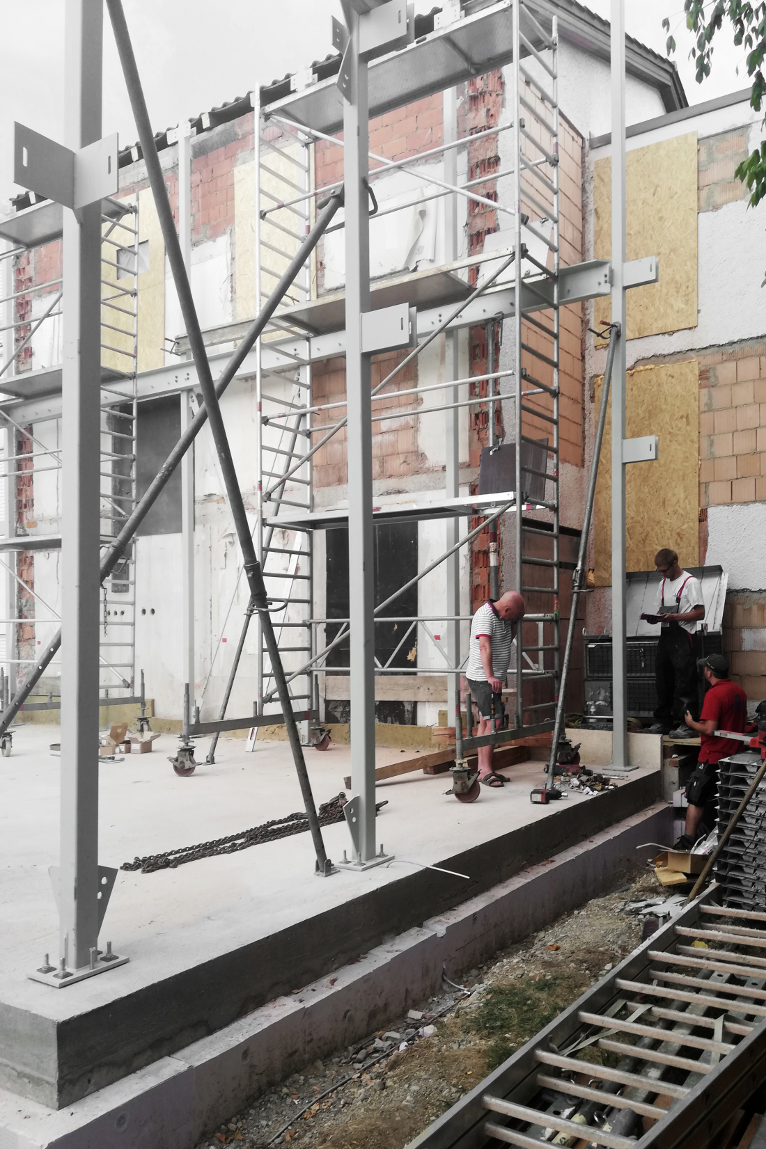 Montage der Stahlkonstruktion Wohnhaus in Biberach - Aretz Dürr Architektur Köln